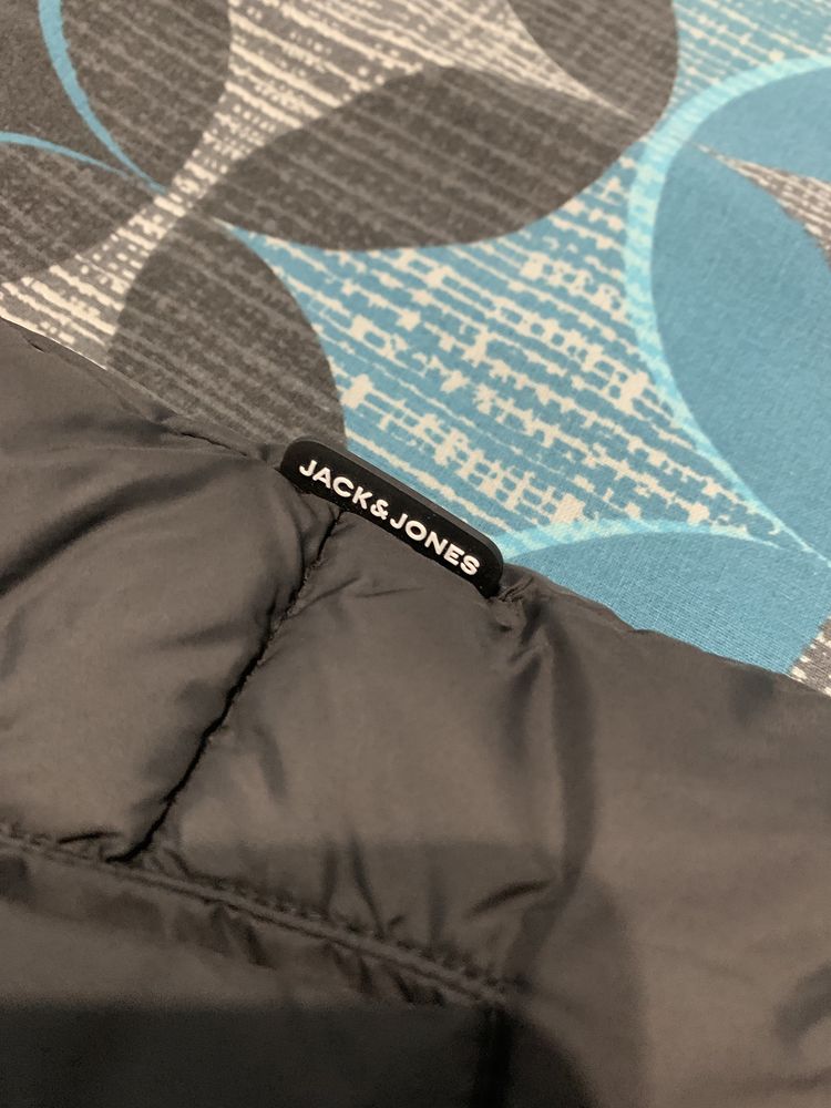 Чисто Нов Мъжки Елек Jack&Jones