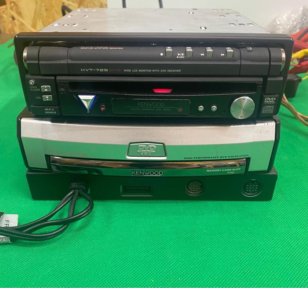 Cd player auto/DVD Kenwood KVT 725 ecran retractabil