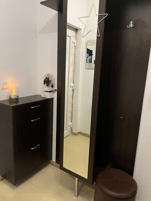 Vând cuier și pantofar