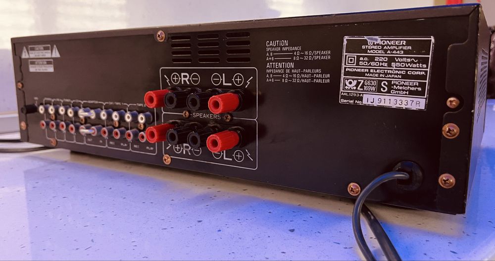 Pioneer A-443 стерео усиловател.