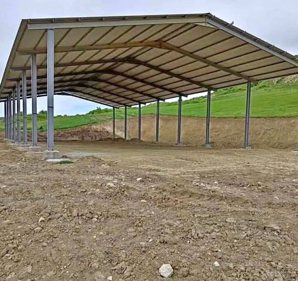Vand și construiesc o gama larga de hale sau structuri metalice noi ne