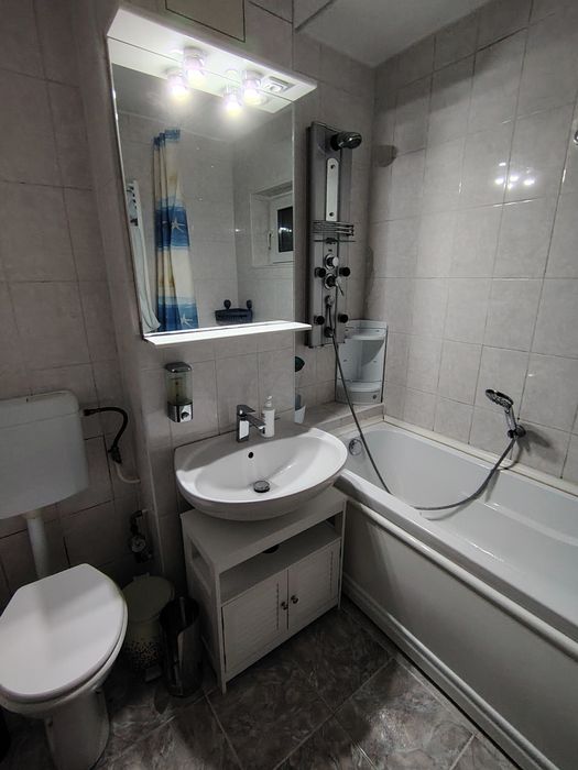 Închiriez apartament cu 3 camere decomandate zona Gării