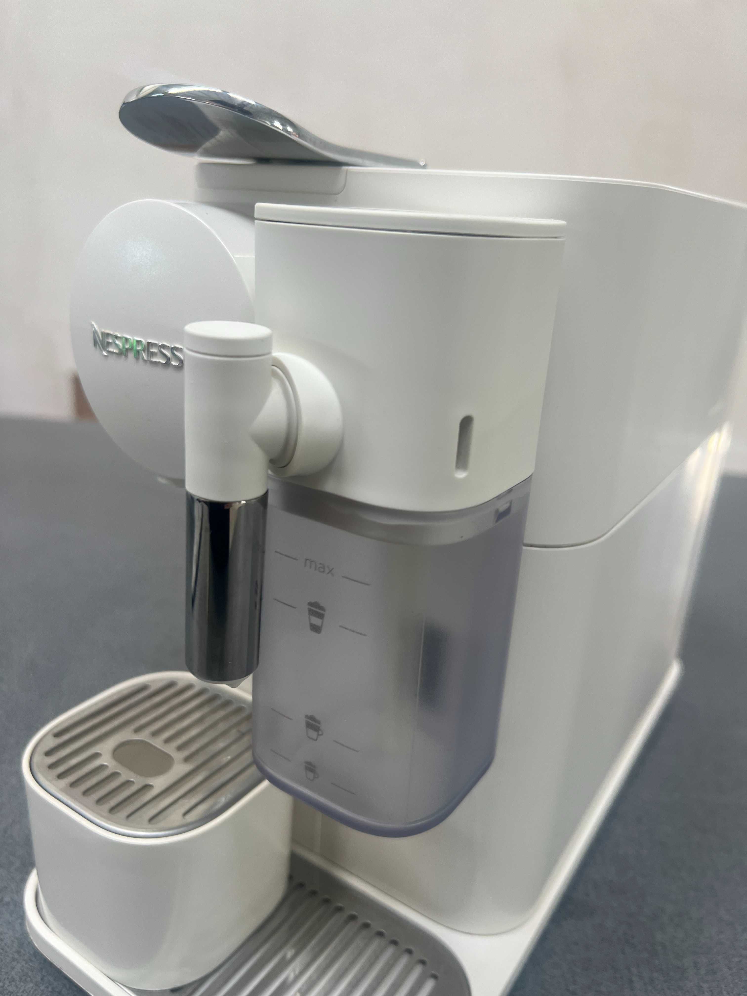 Кафемашина с капсули DeLonghi Lattissima One EN 510.W
