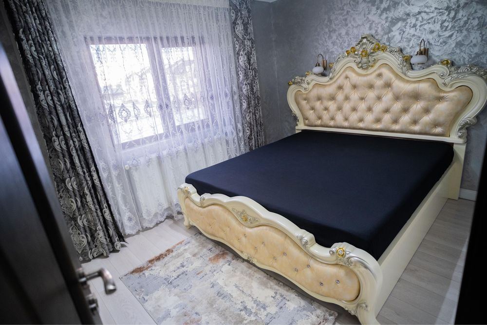 Vand doua dormitoare-mobilier lemn! Stare excelenta!!