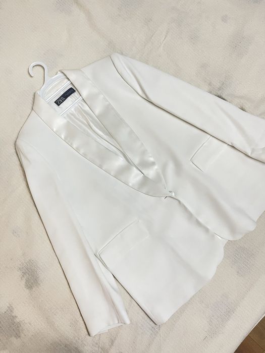 Белый брючный костюм Zara (XL) в хорошем состоянии. На лето/весну