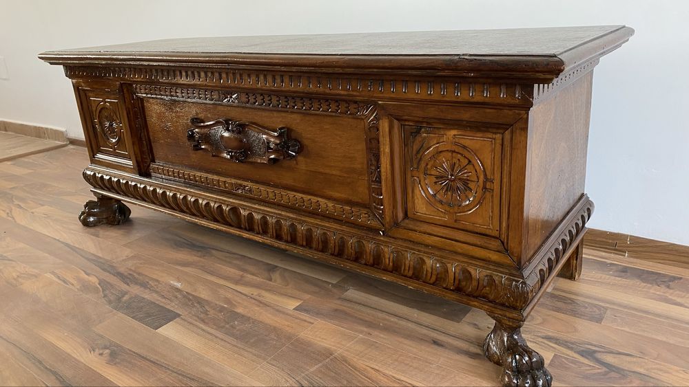 Cufar Lada Lemn Gheare Leu Sculpturi Vintage