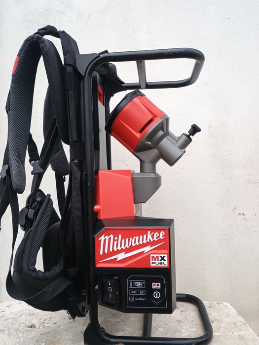 Vibrator beton milwaukee mxf cvbp.