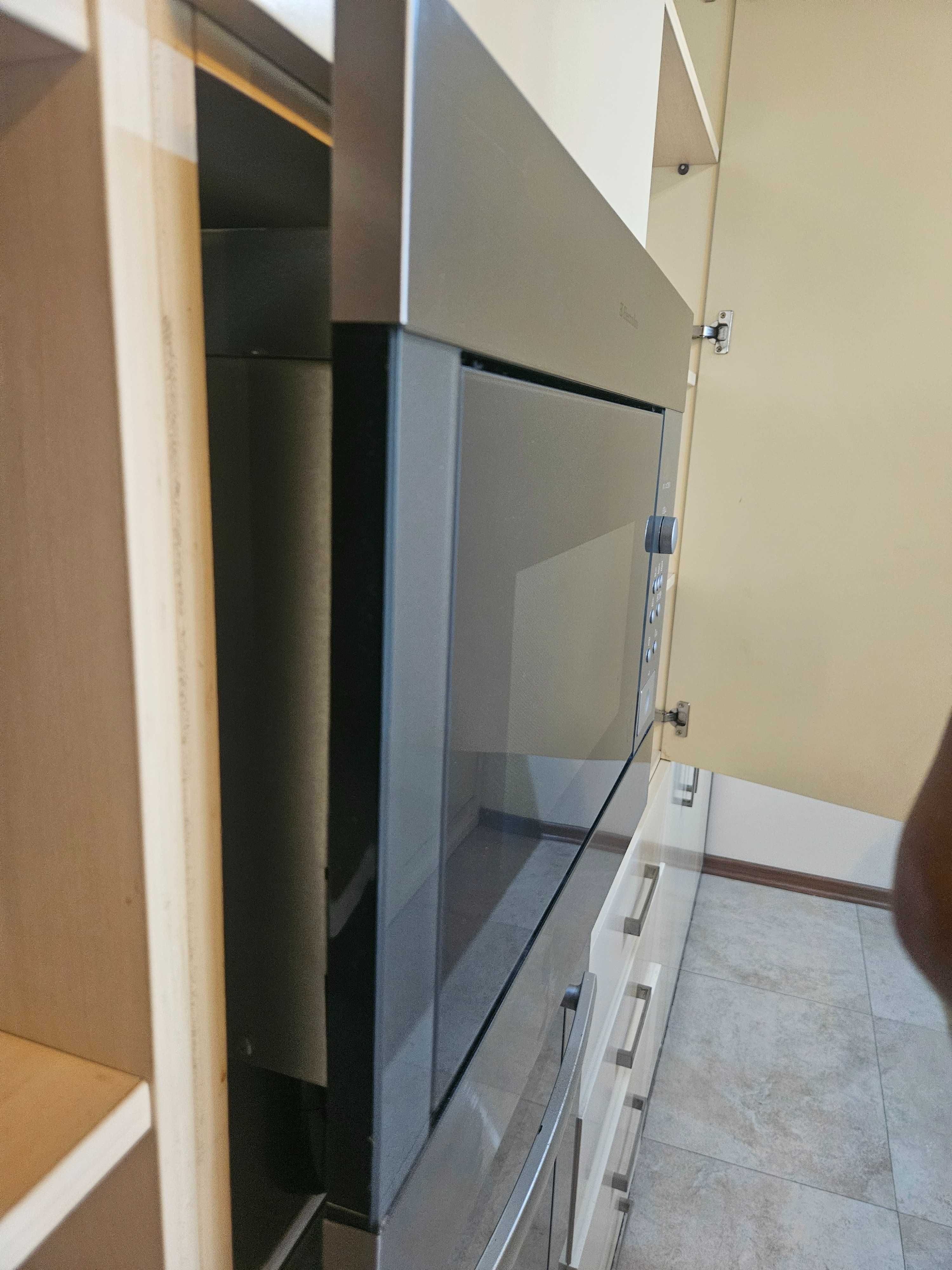 Микровълнова за вграждане Electrolux