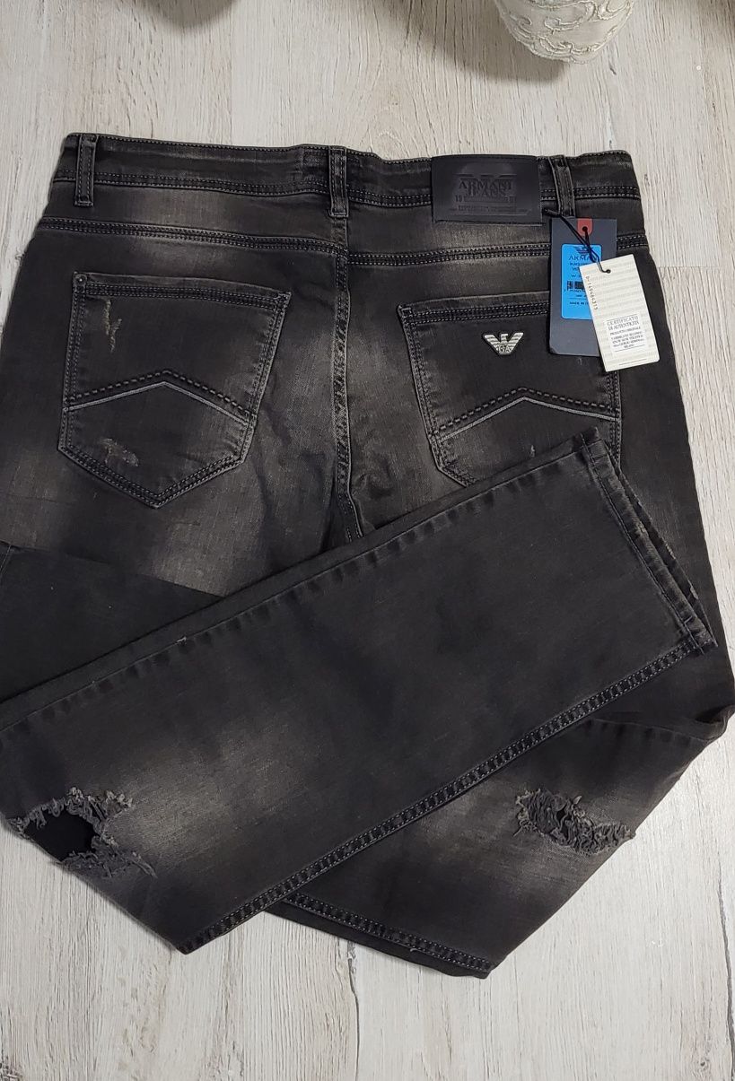 Vând Jeans ARMANI Originali Barbat