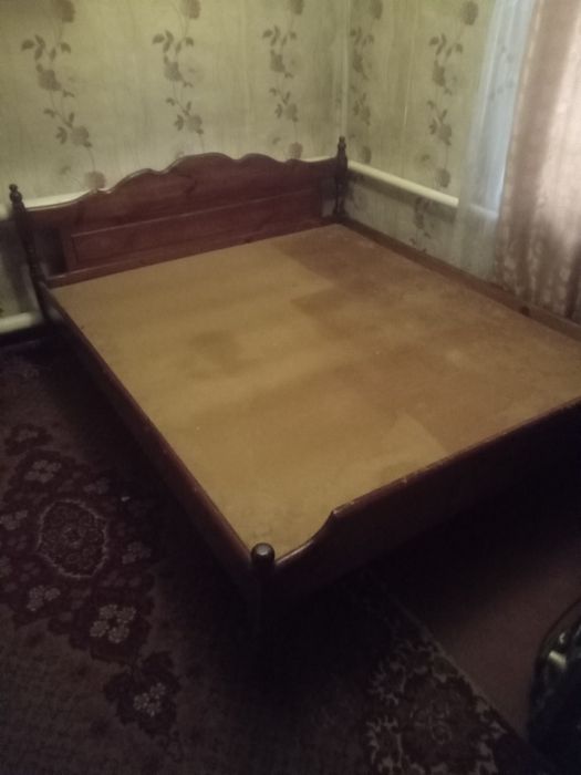 Кровать, дерево, 165см. × 185см.(размер под матрац)