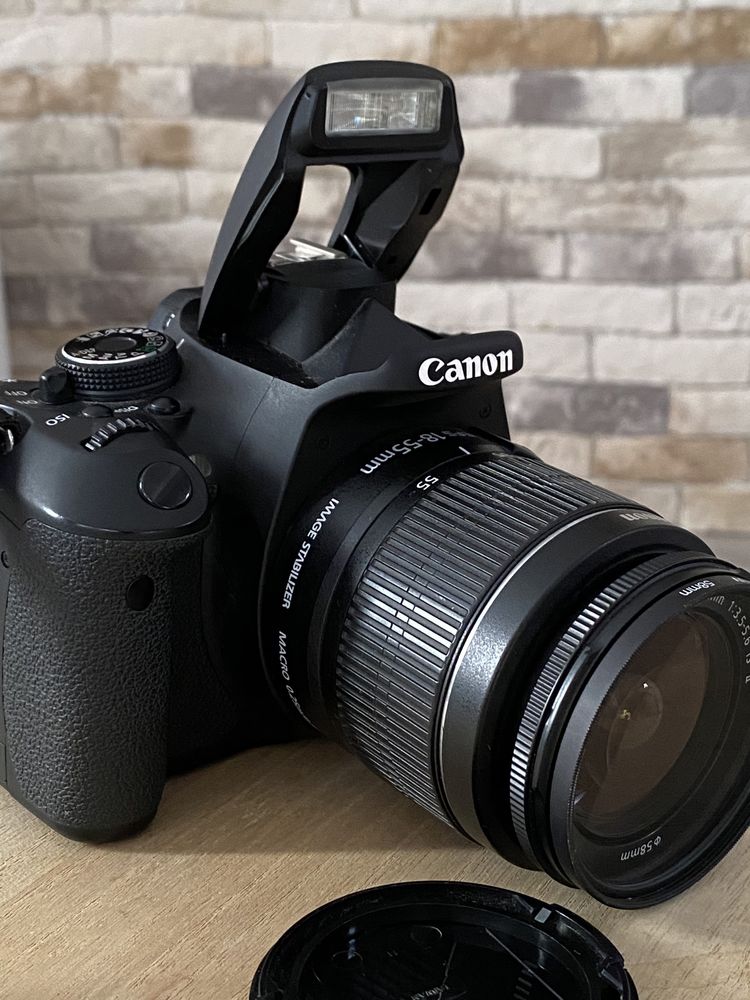 Camera foto DSLR Canon EOS 600D, 18MP+ CADOU rucsac