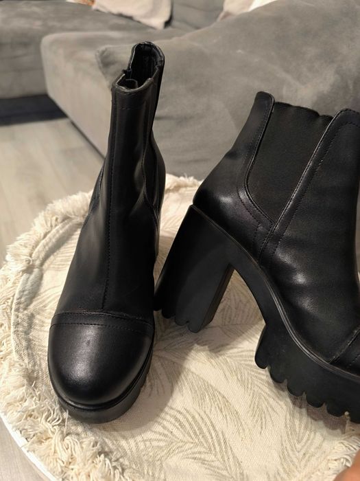 боти с висок, дебел ток