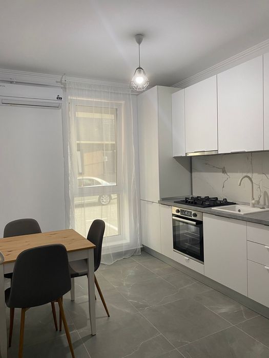Ofer spre inchiriere apartament cu o camera