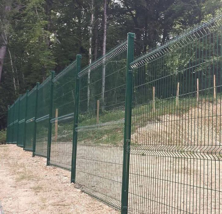 Executam garduri din plasa bordurata, tabla cutata,sipca metalica