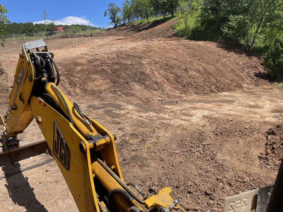 Inchiriez buldoexcavator , cu picon ,experienta ,bascula 3,5 t