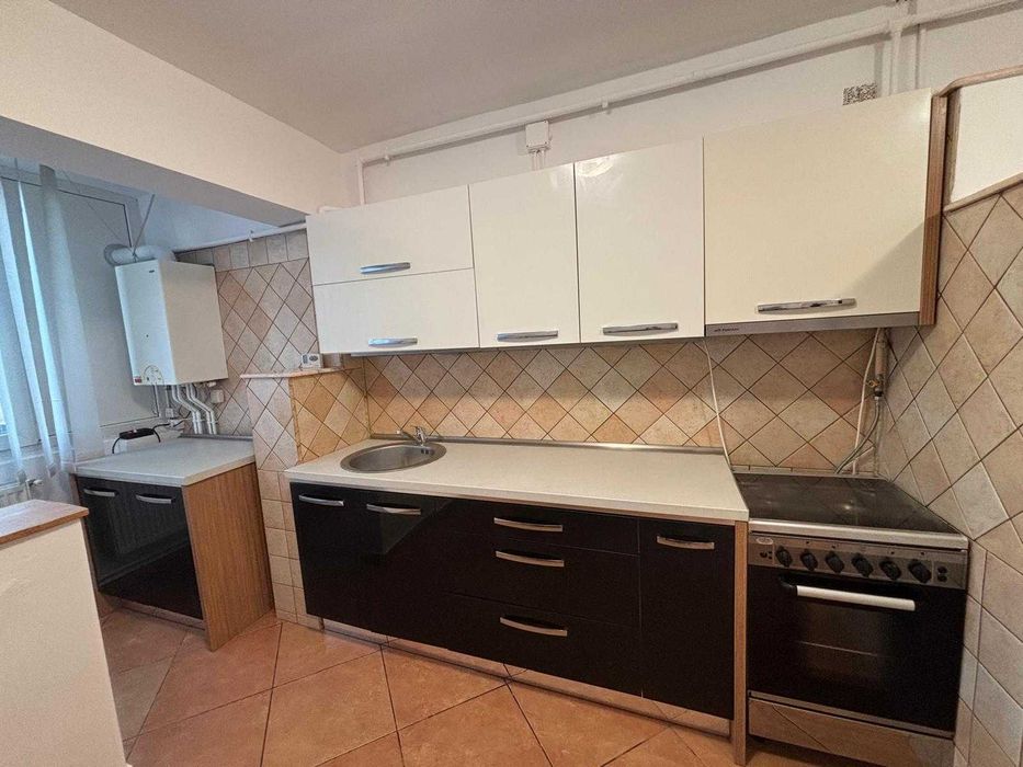 Închiriez apartament 67mp