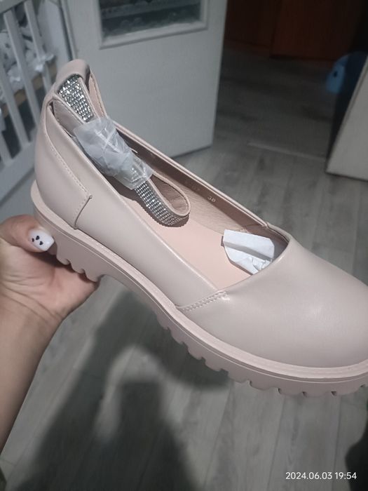 Продам лоферы новые