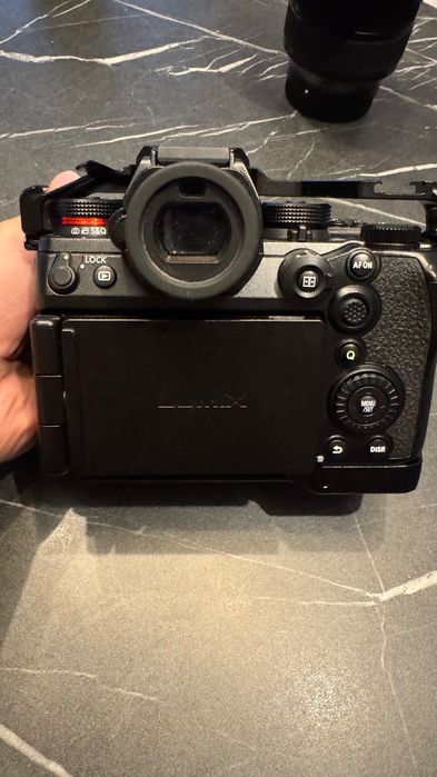 Panasonic Lumix S1 IIE Bundle cu cage Smallrig si Card CFExpress TypeB