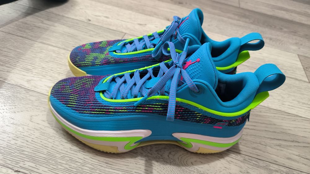 Продам оригинальные кроссовки Nike Jordan DN