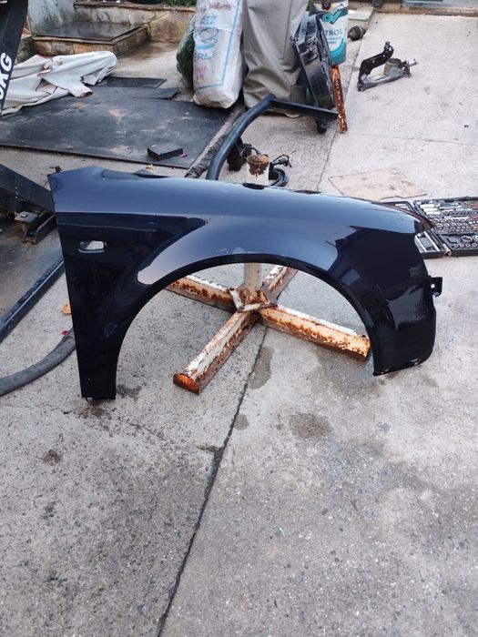 AUDI A4 преден десен калник 2002година.