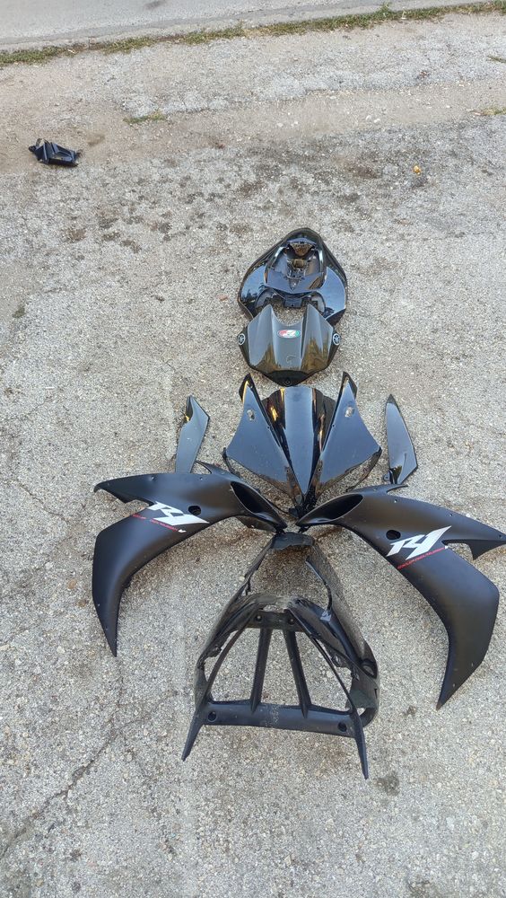 Пластмаси Yamaha R1 2006