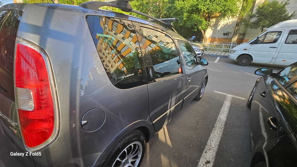 Skoda Roomster Scout 2012