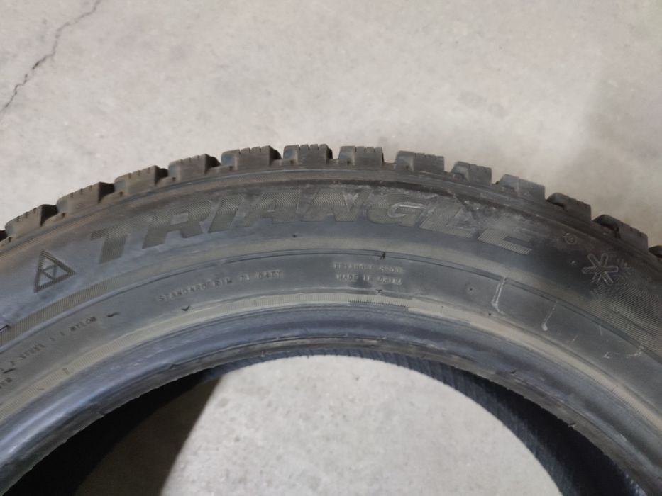 Продам зимние шины с шипами