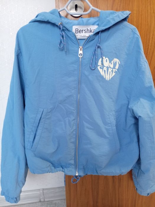 Яке Bershka XS..
