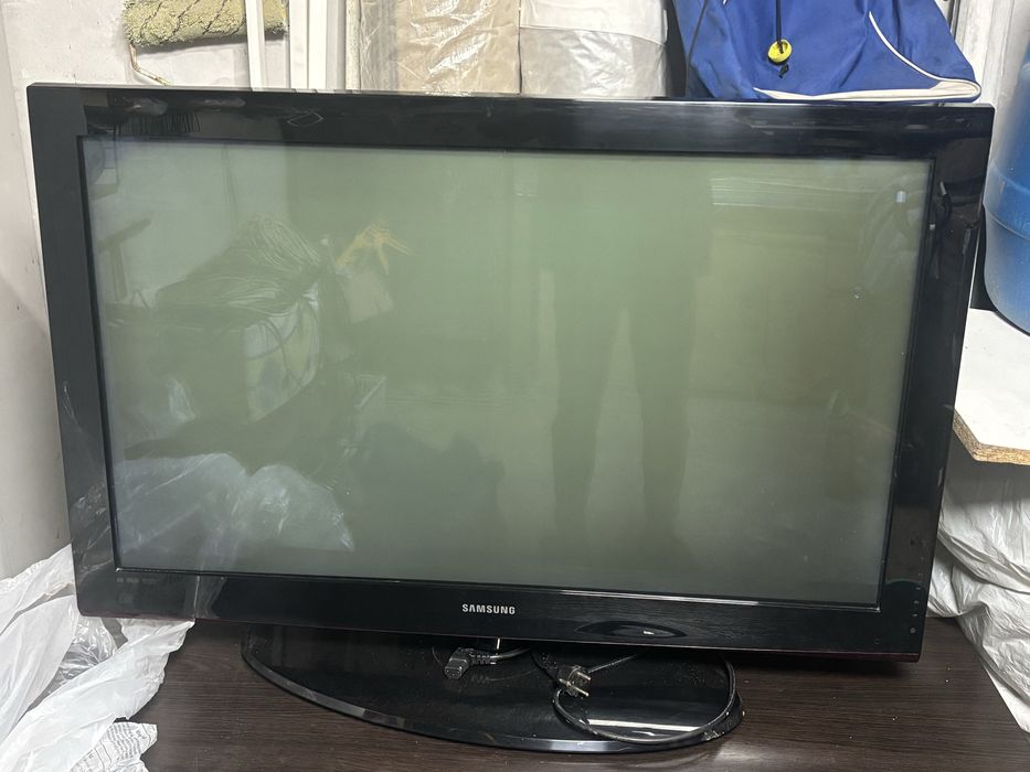 Телевизор Samsung 2009 года