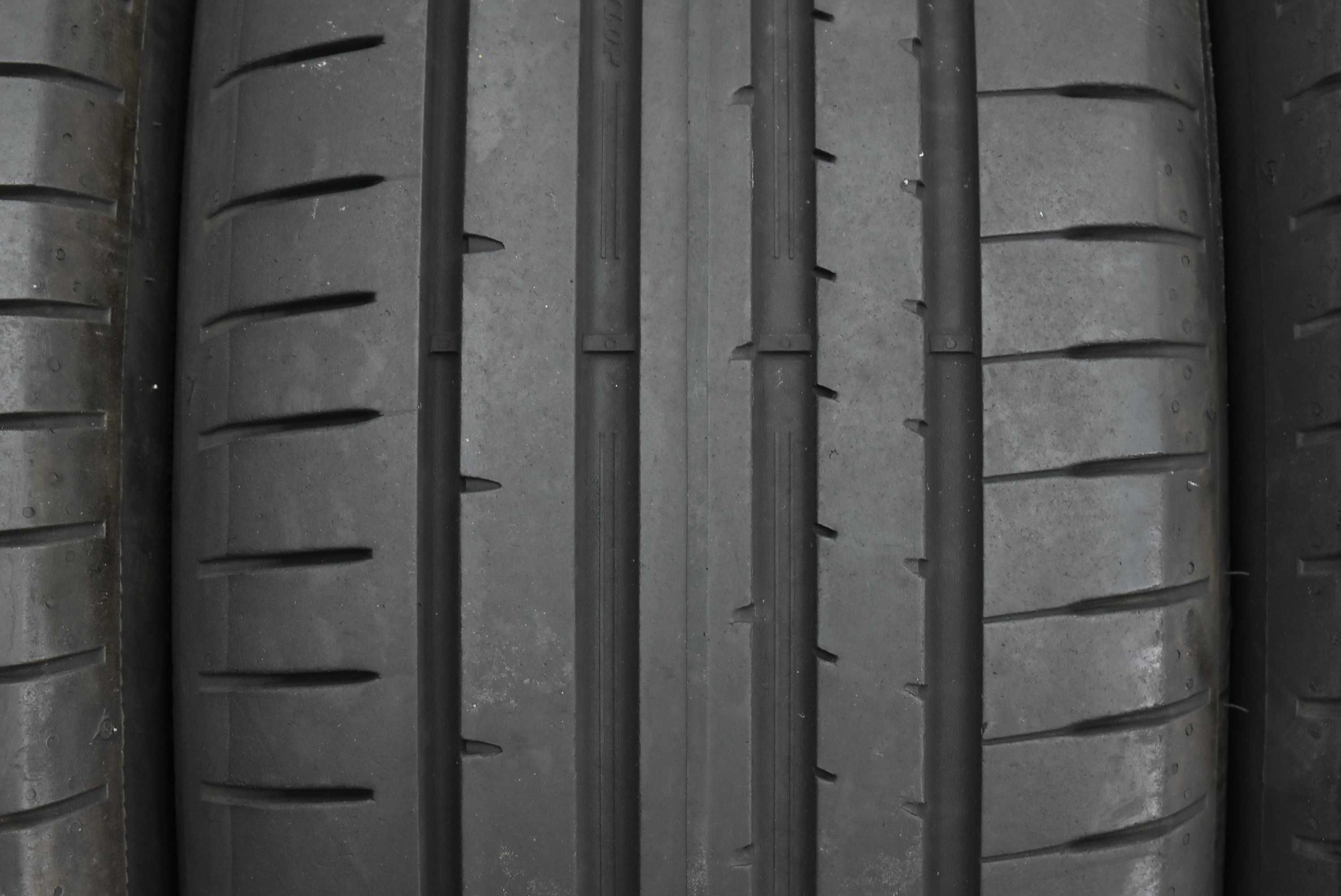 225/50/17 Dunlop