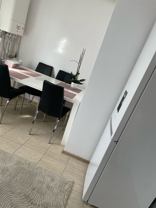 Inchiriez apartament 2 camere decomandat 7/7 . Zona Lenin