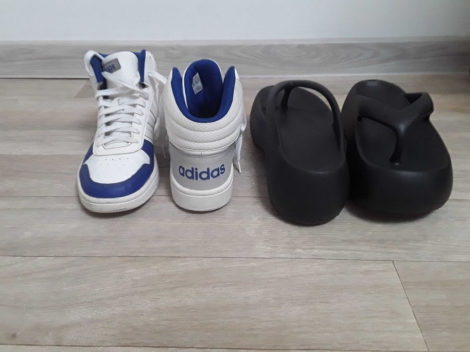 Haine bărbați  adidasi și papuci  ,tot ce se vede 200 de lei