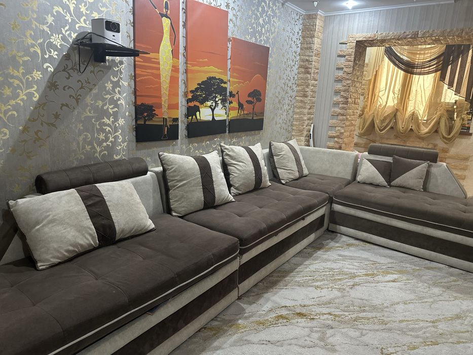 Продается угловой диван с пуфом