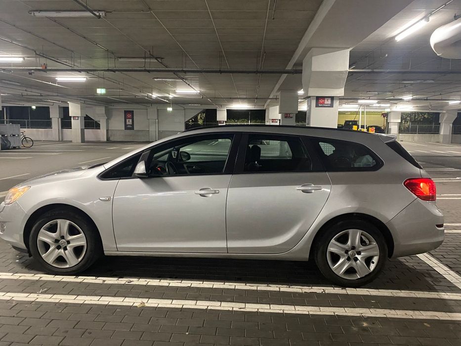 Opel Astra J Sports Tourer 2011, 1.7 cdti