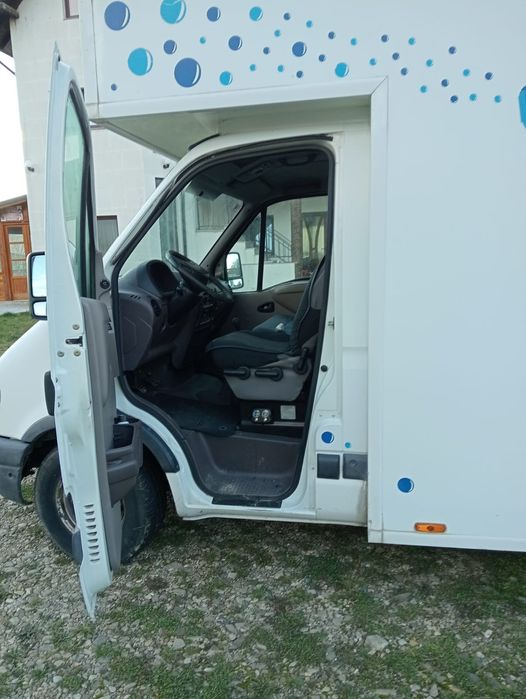 Autilitara fast food stradal