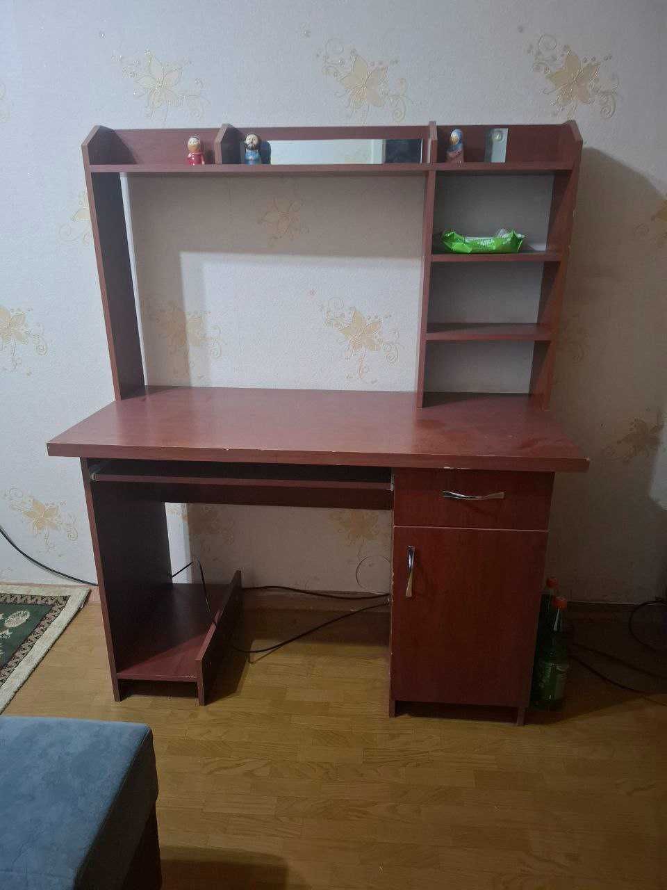 Стол компьютерный