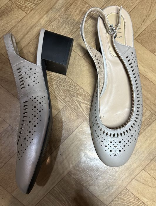 Продаются Босоножки