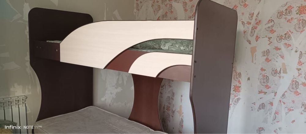 Продам двухъярусную кровать в хорошем состоянии.