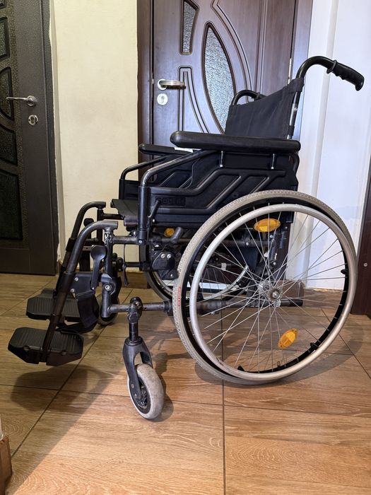 Fotoliu medical transport pacienti scaun carut batrani handicap