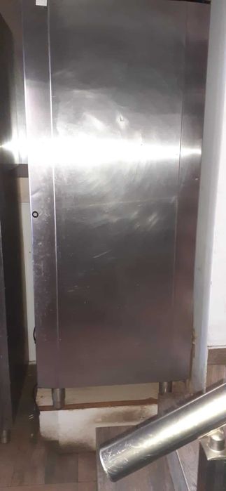 Продава кухненско оборудване на изгодни цени .