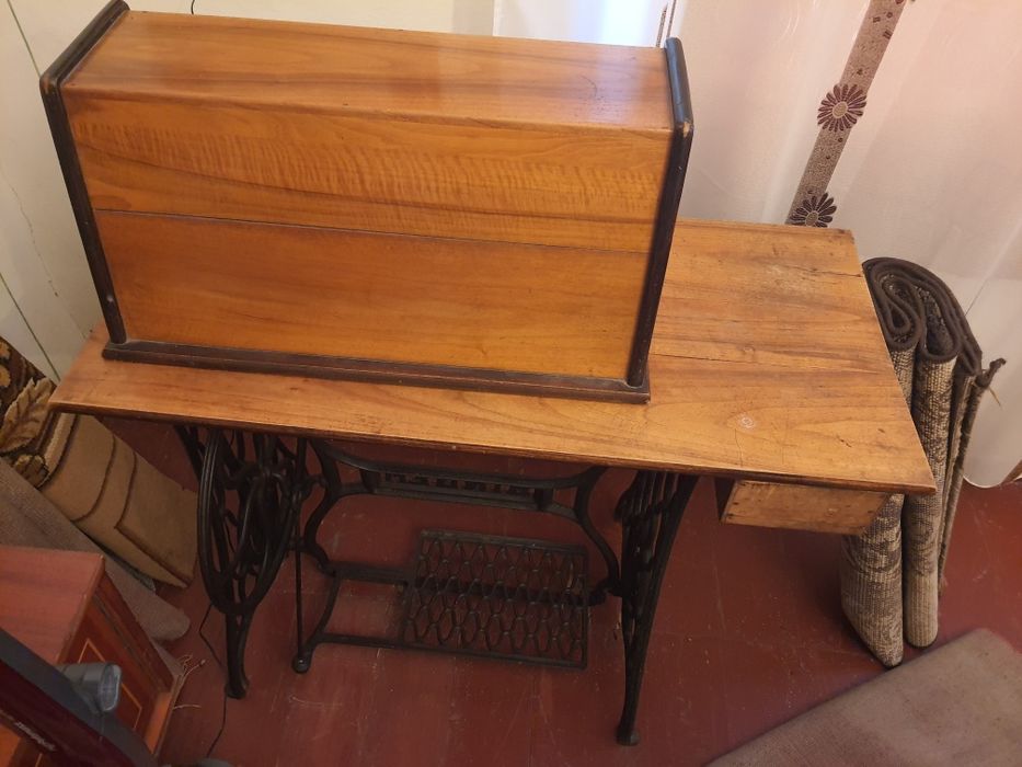 Masina de cusut Singer