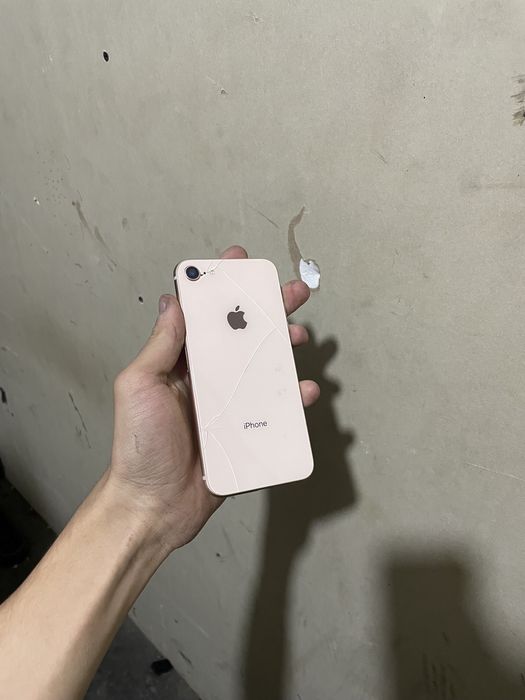Iphone 8 srochna sotiladi