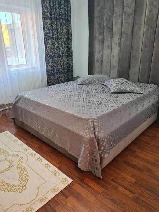 Vând apartament 3 camere, suprafață utilă 74m2, anul finalizării 1992