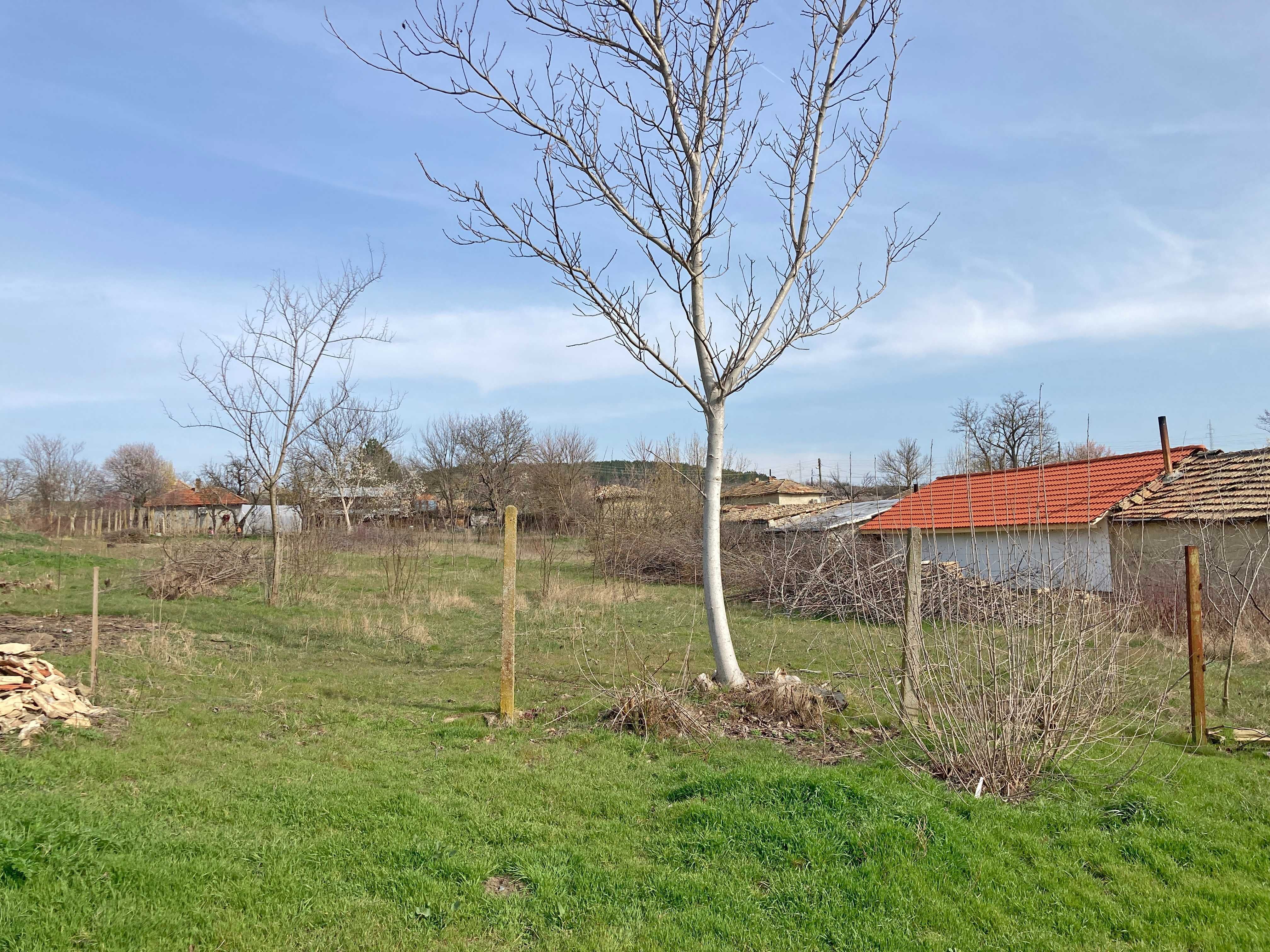 Продава парцел 1 дка в с. Енево (общ. Нови пазар, обл. Шумен). С вода!