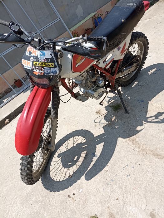 Vând cross honda 250 CC cu motor de schimb