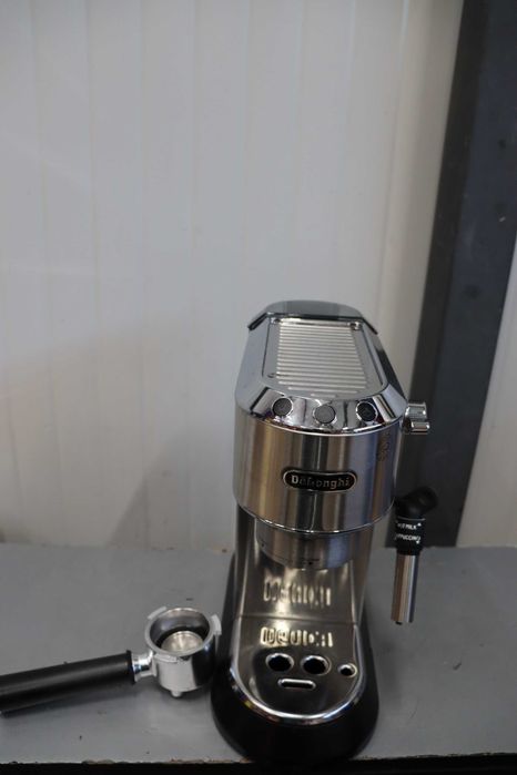 Кафемашина DeLonghi EC685.M DEDICA