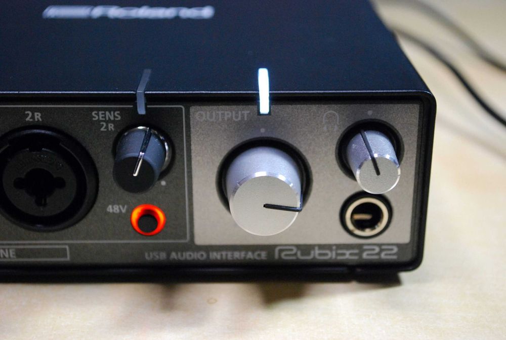 Профессиональная звуковая карта Roland Rubix 22