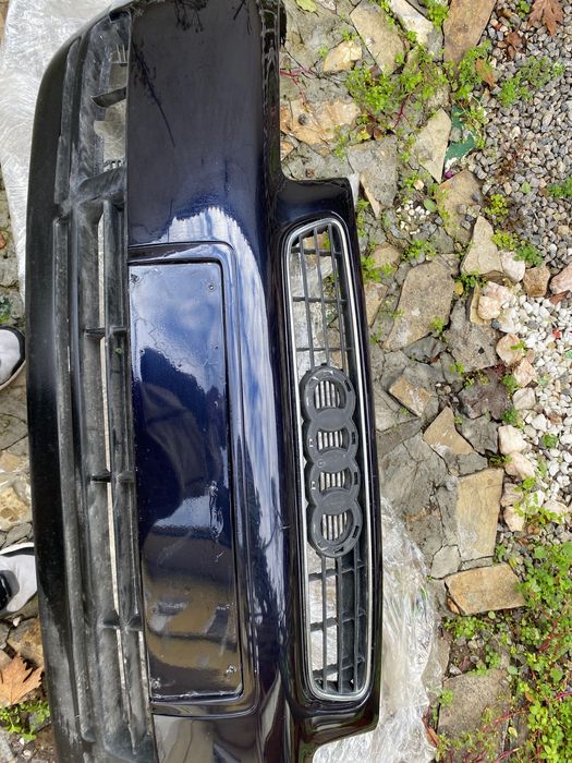 Продавам предна броня за Audi A3 8L Ауди А3 8л цвят LZ5L