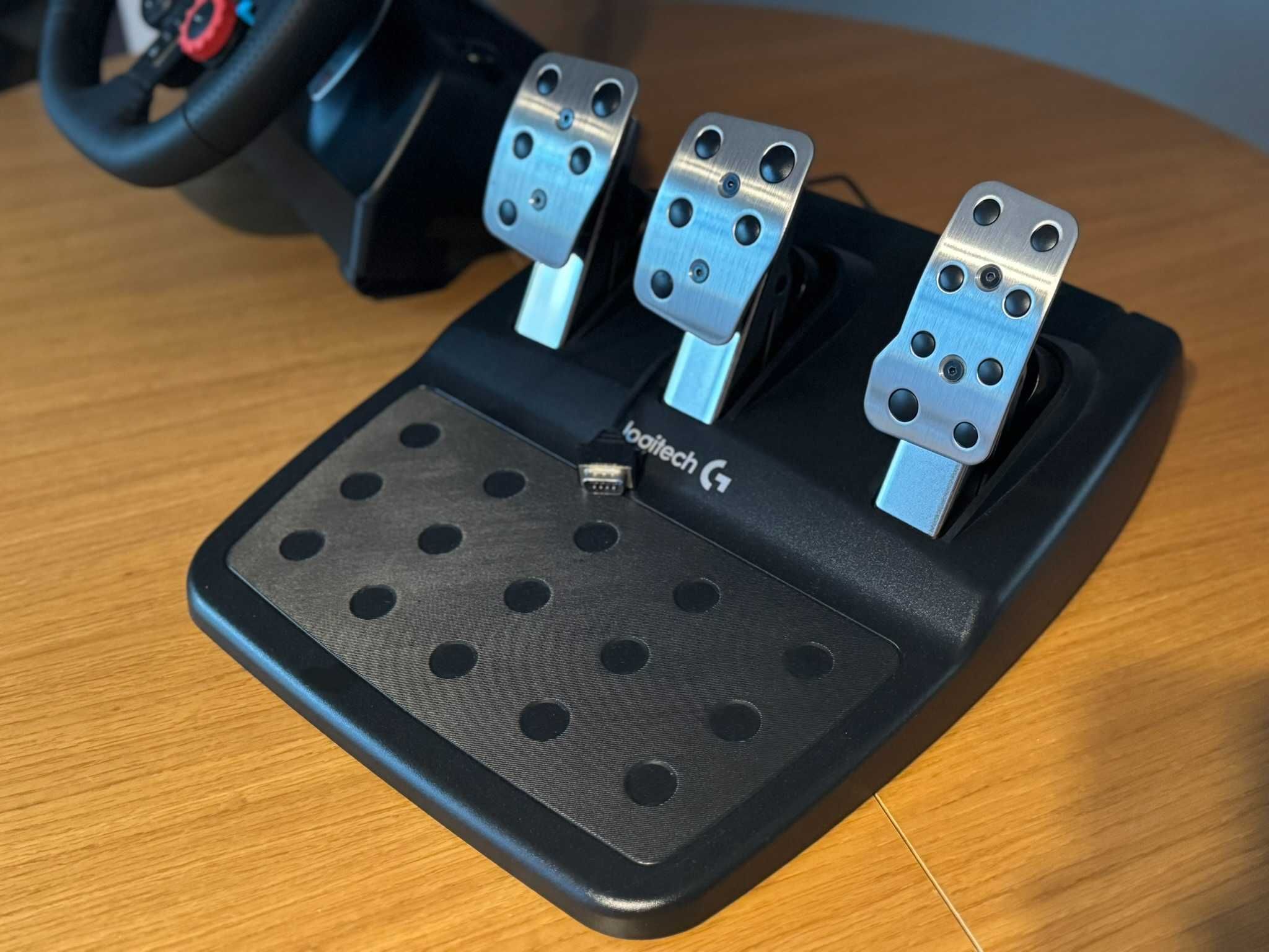 Logitech G29 волан и педали за PS2/PC
