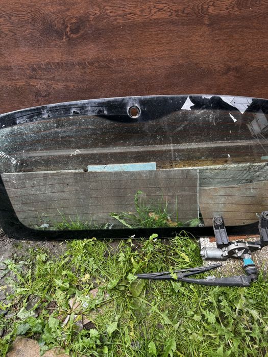 Lunetă Kia Ceed si motoras stergator